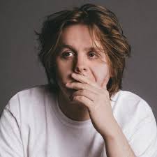 Lewis Capaldi's melodies were made to make you cry with all kinds of tears✌  ** #SZIGET2020 ** Lewis Capaldi is velünk lesz a legmenőbb dalaival🔝🙏