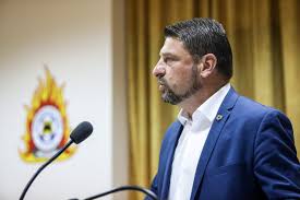 Ο χαρδαλιάς έχει καταδικαστεί δυο φορές από ελληνικά δικαστήρια (ένα χρόνο φυλάκιση με αναστολή και 3.000 ευρώ πρόστιμο το 2015 και έξι μήνες με αναστολή το 2016) για ρύπανση στην περιοχή εργάνη. Xardalias 154 Fwties Se Olh Thn Ellada Newmoney