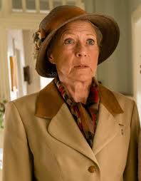 Se nu ikke så opgivende ud Fru Fjeldsø. Det er bare et lille party 😁 Stort  tillykke til Birthe Neumann der fylder 78 år i dag 🎂🇩🇰