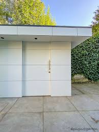 Design Poolhaus Mit Dachuberstanden Aussendusche In 81927 Munchen Design Garten In 2020 Pool Haus Design Gartenhaus Poolhaus