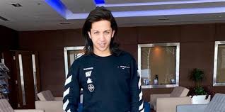 حقق مسلسل في بيتنا روبوت نجاحًا كبيرا منذ بدء عرضه على القنوات الفضائية، حيث إستطاع أن يتصدر «تريندات» مواقع التواصل وكان من أبرز الفنانين الذين حققوا نجاحًا لدى الجمهور خلال أحداث المسلسل هو الفنان هشام جمال، ويعد مسلسل «في بيتنا روبوت» هو. Ù‡Ø´Ø§Ù… Ø¬Ù…Ø§Ù„ ÙŠØ¹Ù„Ù† Ø´ÙØ§Ø¡Ù‡ Ù…Ù† ÙƒÙˆØ±ÙˆÙ†Ø§ Ø®Ø¨Ø± ÙÙŠ Ø§Ù„ÙÙ†