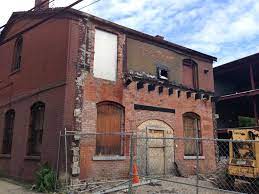 Maybe you would like to learn more about one of these? Mark Twain S Carriage House Buffalo Ny His Home Burned In 1963 And Was Demolished The Carriage House Still Abandoned Places Abandoned Houses Abandoned Place