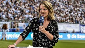 Eine offizielle bestätigung der ard zu der personalentscheidung steht aber noch aus. Ard Jessy Wellmer Ist Die Neue Moderatorin Der Sportschau Sportbuzzer De