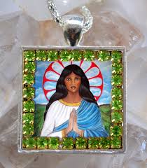 Apesar de sua história estar envolvida em lendas, ela pode e deve ser vista como modelo de fé e devoção (hebreus 13,7; Santa Sara Kali O Sara Kali A Mano Escapular Gitanos Patron Etsy