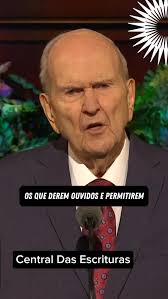 O presidente Joni L. Koch, presidente da Área Brasil, e seu primeiro  conselheiro, o élder Arnulfo Valenzuela, acompanharam de perto o  carregamento das seis toneladas de suprimentos comprados por A Igreja de