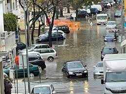 Mau tempo continua 2 março, 2018 2 março, 2018 jorgeeusebio 0 comments faro , mau tempo , praia de faro o acesso à praia de faro está condicionado a moradores e e forças de segurança e salvamento, durante o período de agitação que se deverá manter ao longo dos dias de hoje e amanhã. Mau Tempo Provoca Inundacoes No Sotavento Do Algarve