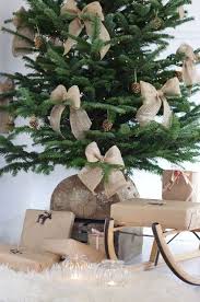 Haikaranpesa Kodiksi Oi Joulupuu Burlap Bows Rustic Christmas Rustic Christmas Tree Christmas Diy