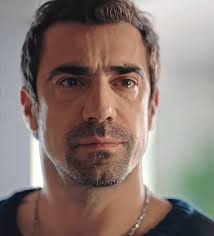 Sometimes, crying is the only way your eyes speak when your mouth can't  explain how broken your heart is." 🙂😐... Gud nyt