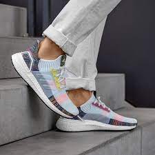 This sole technology feels amazing underfoot, never packs out, and returns energy to your run with every step for a comfortable fit. Adidas Originals Ultraboost 19 Pride In Weiss Ef3675 Everysize Schuhtrends Adidas Originals Sneaker Neue Sneaker