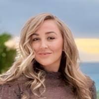 Donna Maki's Instagram, Twitter & Facebook