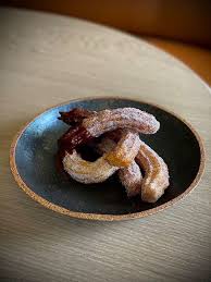 Cyril Lignac Revisite La Recette Des Churros Au Chocolat En 2020 Churros Au Chocolat Churros Sauce Au Chocolat