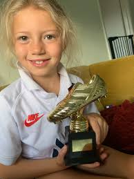 karen agboola (@kadgex)