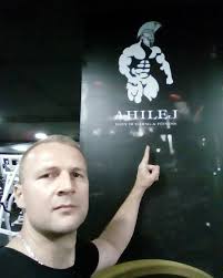 Aleksandar đorđević takođe kaže da sa paljenjem automobila vlasnika informera nema nikakve veze i da mu to podmeću pojedinci iz policije sa kojima je od ranije u sukobu. Teretana Ahilej Vojvode Stepe Personalni Trener Beograd