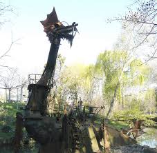 Toulouse 31 Jardin Compans Caffarelli Tholus Le Dragon De Fer Du Sculpteur Tom Petrusson Shipwright Art Movement Toulouse