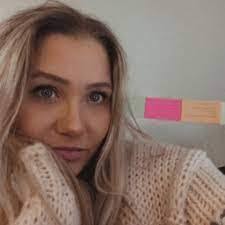 Karen Mammone's Instagram, Twitter & Facebook