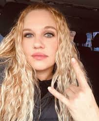 Hello👋 my name is Veronica I just like this kinda stuff 😊