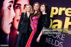 369 Nina Ali Photos & High Res Pictures