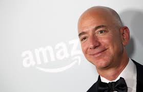 Au sommet de son succès, il a été approché par un jeune journaliste du nom de napoléon hill qui écrivait sur la vie des gens qui réussissent à l'époque. Comment Le Boss D Amazon Est Devenu L Homme Le Plus Riche De L Histoire