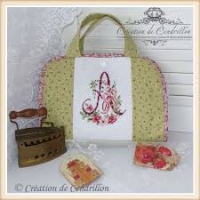 Sac Trousse Pochon Pochette Brodee Monogramme A Broderie Au Point De Croix Broderie Point De Croix Broderie Pochette