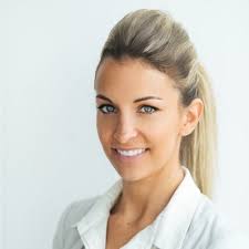 Shelley Crane's Instagram, Twitter & Facebook