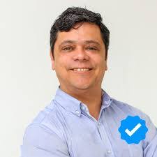 Arturo Meneses's Instagram, Twitter & Facebook