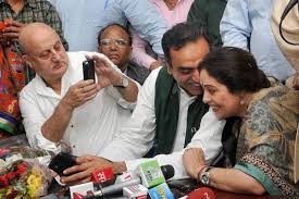 Kirron kher, for quite some time, was away from showbiz and politics. Outlook Photo Gallery Bjp Lok Sabha Candidate Kirron Kher With Party Leader Sanjay Tandon And Her Husband Actor Anupam Kher At A Press Conference At The Party Office In Chandigarh