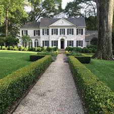 Stunning Front Entry With Boxwood Traditional Landscape Design Front Yard Landscaping Make Over Frontya House Exterior Georgian Style Homes Colonial House