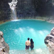 Sumba Selalu Bisa Membuat Traveler Berdecak Kagum Atas Keindahan Alamnya Salah Satunya Adalah Air Terjun Waimarang Di Sumba Timur Ai Air Terjun Alam Berenang