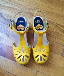 Swedish Hasbeens Yellow Cutout For Anything Leather Size 37 7 Swedishhasbeens Platformswedges Chaussure Pantoufle Pantoufle De Verre