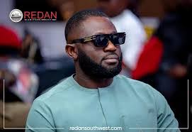 Deji Adeoye's Instagram, Twitter & Facebook