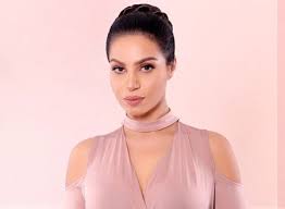 يذكر أن مرسي عرف بوضع يده على الانتاج المصري بشكل كامل، ونفذ أجندة السلطة في تلميع صورة. Ø­ÙŠÙ„Ø© Ù†Ø³Ø±ÙŠÙ† Ø£Ù…ÙŠÙ† Ù„Ù„Ù‡Ø±ÙˆØ¨ Ù…Ù† Ø§Ù†ØªÙ‚Ø§Ø¯Ø§Øª Ù…ØªØ§Ø¨Ø¹ÙŠÙ‡Ø§ Ø¨Ø³Ø¨Ø¨ Ø§Ù„Ù…Ø§ÙŠÙˆÙ‡ ØµÙˆØ±