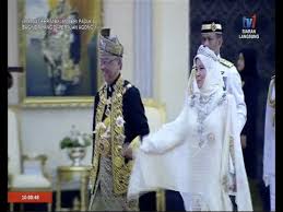 Live istiadat pertabalan yang di pertuan agong ke 16 al sultan abdullah. Agongkita So Sweet Ydp Agong Permaisuri Saling Berpegangan Tangan Youtube