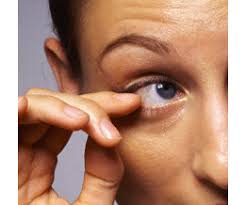 Place its lower rim on the bone below your eye, then tip your head back and pour the solution directly in. Foreign Objects In Eye What To Do If You Get A Foreign Object In Your Eye Bausch Lomb