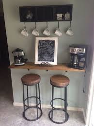 Vervollstandigen Sie Ihr Esszimmer Mit Diesen Wunderschonen Farmhouse Bar Table Models Cafeteria Em Casa Cantinho Do Cafe Apartamento Cantinho Do Cafe Simples