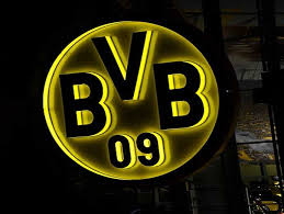 Official page of terence hill. Bvb Fan Terence Hill Freut Sich Uber Haaland Trikot