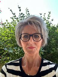 Professionals in Luseland, SK, Ca