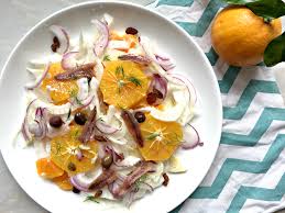 Per rimanere leggeri a pranzo provate questa insalata con finocchi, arance e naturalmente succo di limone. Insalata Di Arance Con Finocchi E Acciughe
