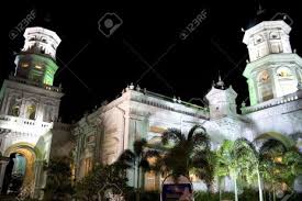 It is located very near to the royal abu bakar museum (the grand palace). Sultan Abu Bakar State Mosque Gowhere Malaysia