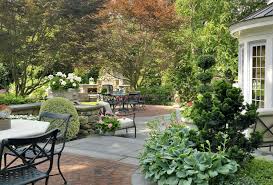 The Best Outdoor Spaces For Summer Entertaining Traditional Landscape Outdoor Gardens Outdoor