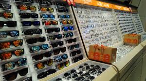 Yang lain ialah , eye smart concept kalau ada kat kelantan sumpah dah beli untuk mama, sb mama rabun dekat tapi service alpha terbaik sb cepat. Kedai Cermin Mata Murah Dr Specs Beam