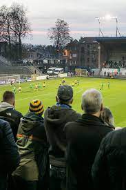 Royale union saint gilloise vorst •. Royal Union Saint Gilloise Fussballfanfotos