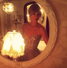 26 Stylish Celebs Caught Taking Mirror Selfies Taylor Swift Taylor Swift Pictures Taylor Alison Swift
