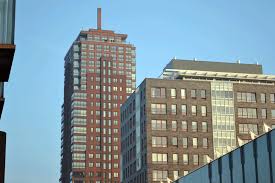 Een vlakbij het station en ons zoontje heeft een uur lang rondgerend op de trappen vol met water en rondom de waterval. Travel Tip 5 Things To Do In Enschede The Netherlands Schokokamel