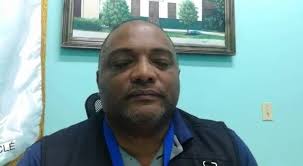 El doctor Mario Lozada, jefe de la...