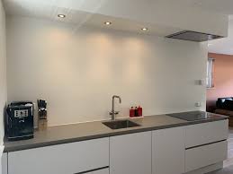 wit grijze parallel keuken greeploos met koof keuken koof keuken interieur keuken ontwerp