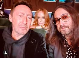 Julian, Sean, dan Stella kat tayangan perdana Get Back LA : r/beatles