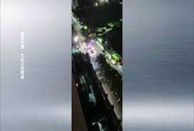 # 中國大陸 # 廣州 # 武漢肺炎 # 封城 # ydd 大陸中心／綜合報導 2019新型冠狀病毒（武漢肺炎）疫情持續升溫，截至今（7）日，中國累計確診病例31199例、637例，各界人心惶惶，積極進行防疫工作，中國不少城市實施封閉 Vdfp1vuqb 1jxm