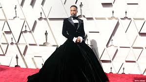 Billy porter's not shy about showing his stance. Billy Porter Wore A Tuxedo Gown To The Oscars Red Carpet