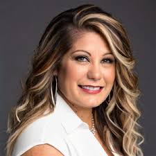 Laura Soza's Instagram, Twitter & Facebook