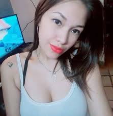 Sentirse soltera mientras crías hijos, cuando en realidad no estás soltera.  Es un tipo extraño de soledad. Compartes un hogar, una vida, niños... pero  de alguna manera, todavía se siente como si